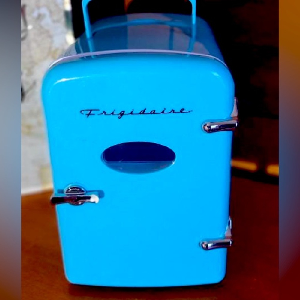 Frigidaire Retro Mini Fridge